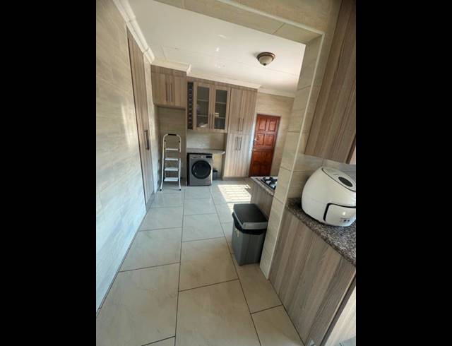 4 BEDROOM HOUSE FOR SALE IN AERORAND